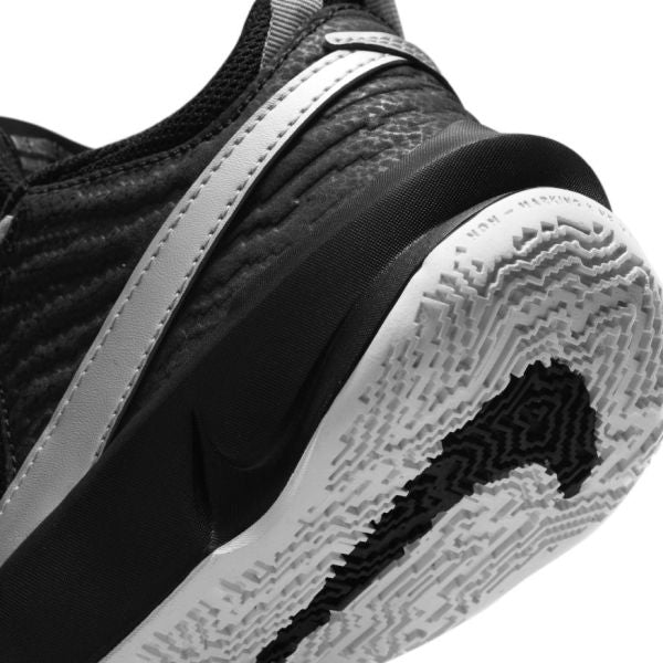 NIKE KIDS TEAM HUSTLE D 10 BASKETBALL