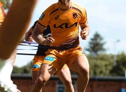 ASICS BRONCOS TRAINING TEE 2026 | GOLD
